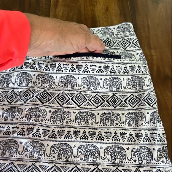 Golftini Women's 6 GOLF  skort navy & white elephants cotton blend BX21 - Picture 2 of 10
